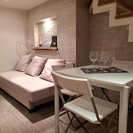 Ferienwohnung Toledo 27, A Due Passi Da Piazza Del Plebiscito Neapel Exterior foto