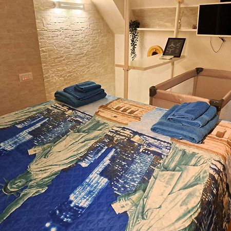Ferienwohnung Toledo 27, A Due Passi Da Piazza Del Plebiscito Neapel Exterior foto