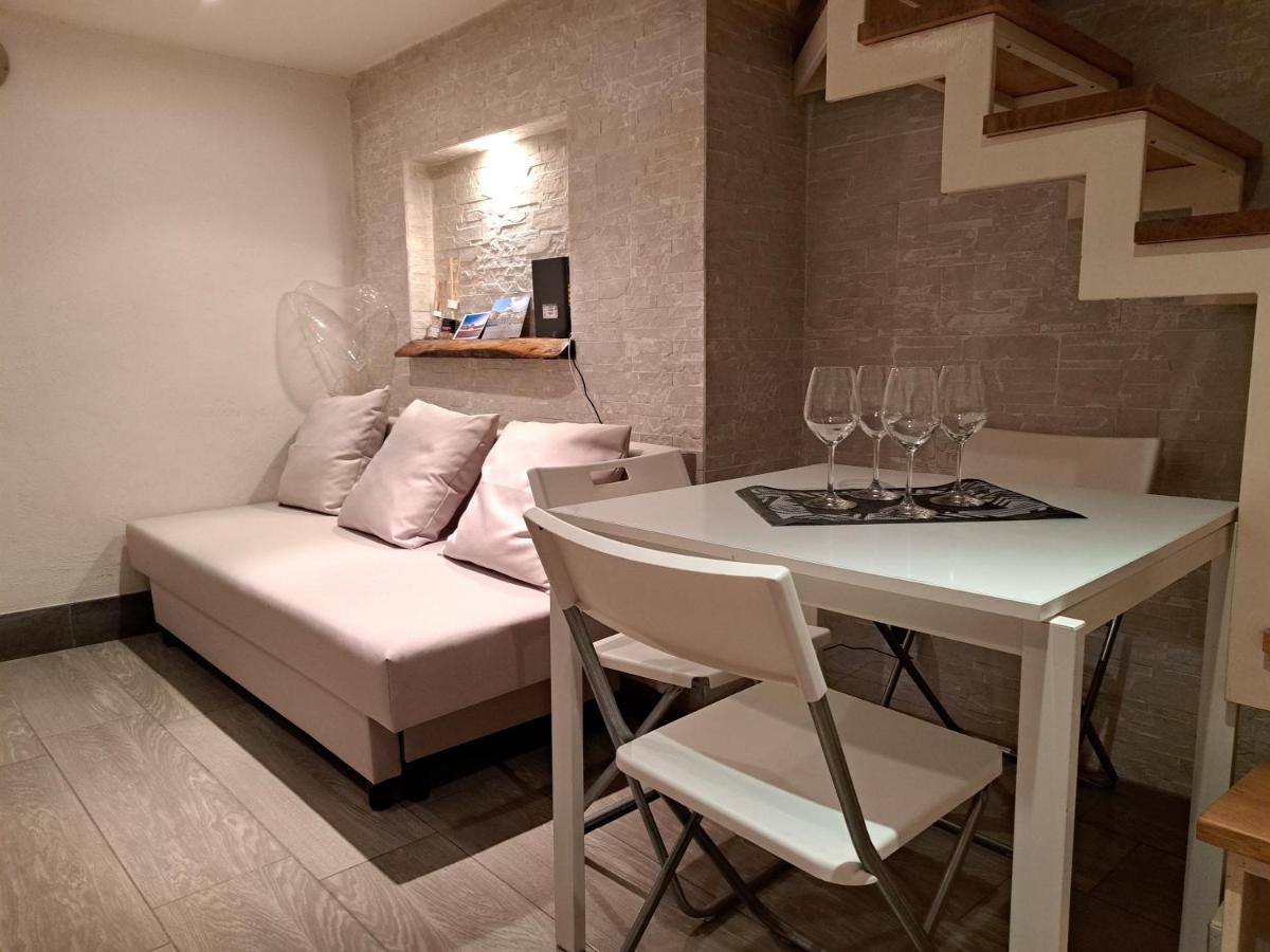 Ferienwohnung Toledo 27, A Due Passi Da Piazza Del Plebiscito Neapel Exterior foto