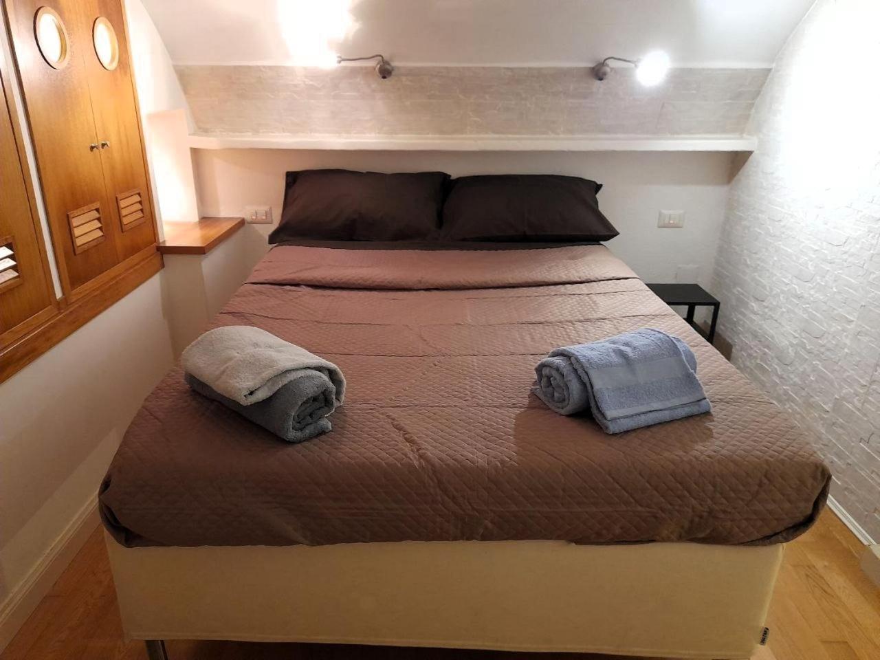 Ferienwohnung Toledo 27, A Due Passi Da Piazza Del Plebiscito Neapel Exterior foto