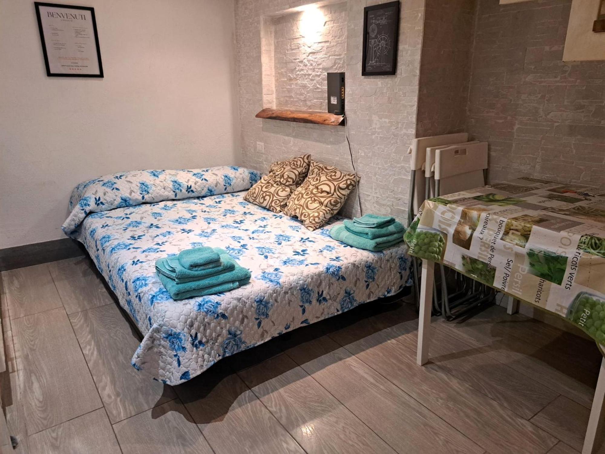 Ferienwohnung Toledo 27, A Due Passi Da Piazza Del Plebiscito Neapel Exterior foto
