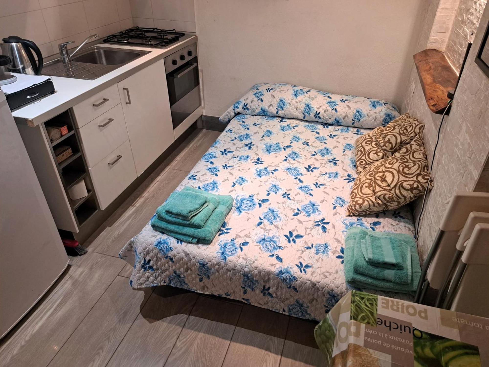Ferienwohnung Toledo 27, A Due Passi Da Piazza Del Plebiscito Neapel Exterior foto